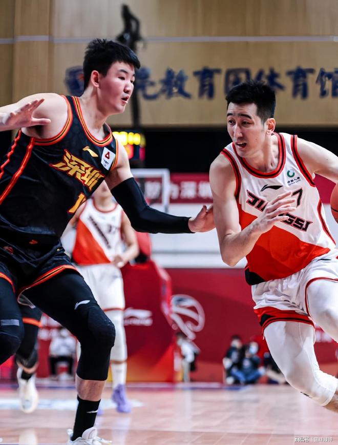 包含清晨CBA常规赛焦点战,浙江队官宣签约,引发热议,临场指挥获称赞的词条 包含清晨CBA常规赛焦点战,浙江队官宣签约,引发热议,临场指挥获称赞的词条