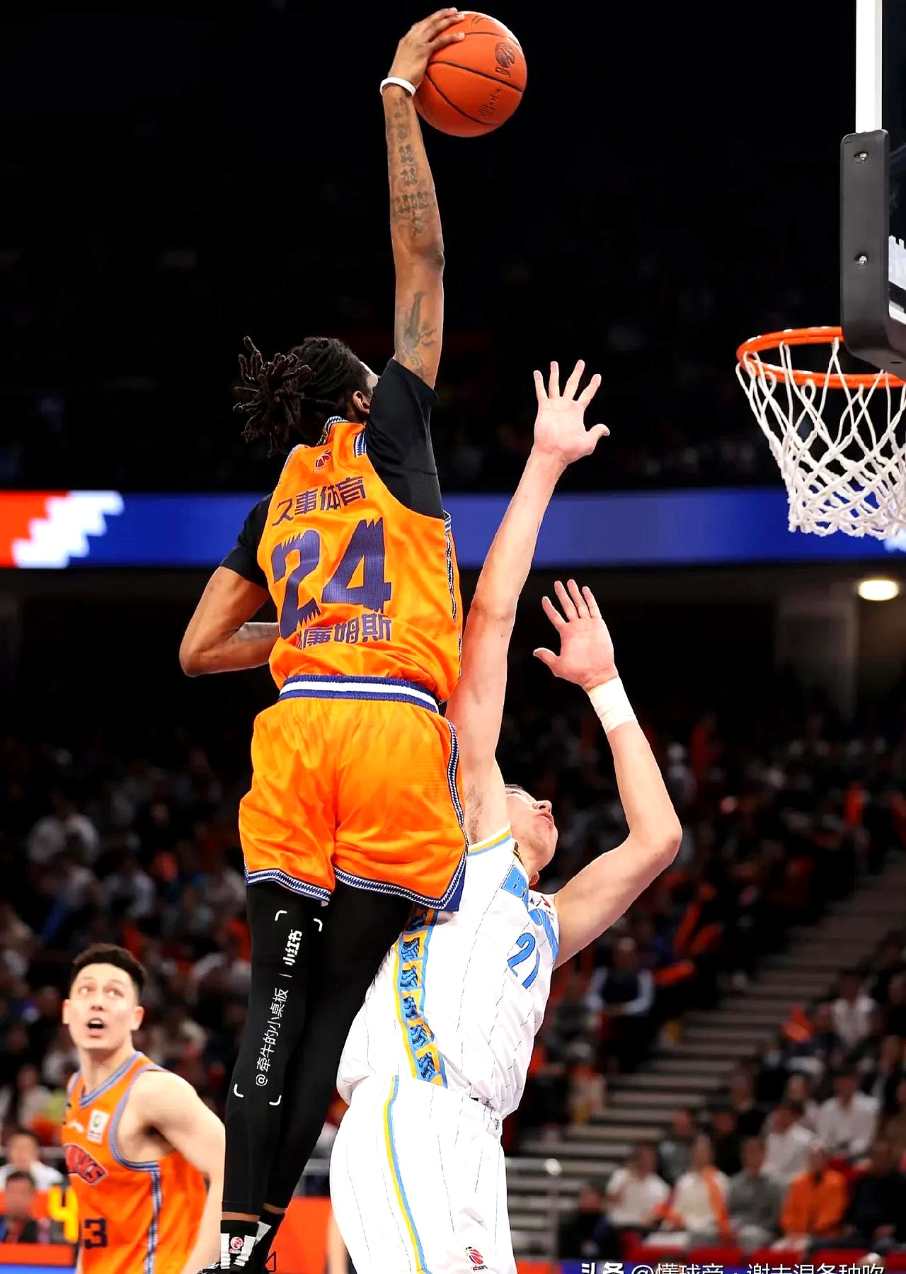 今晚体能课后；巴塞罗那主帅复盘备战NBA常规赛；气氛紧张；训练强度明显提升的简单介绍