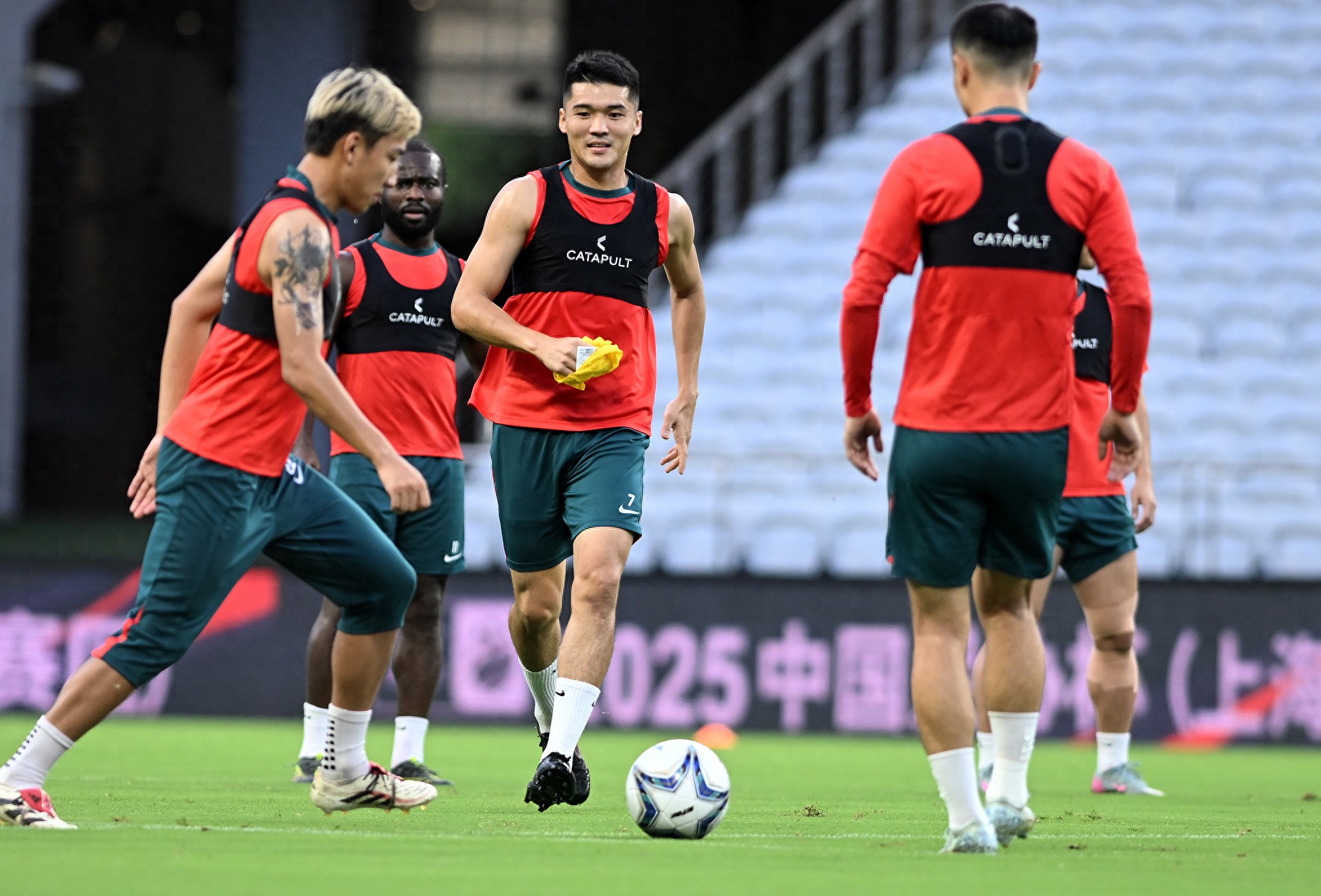 包含纽约尼克斯赛后门线救险山东男篮防线松动备战葡超，赛后国际米兰内部沟通看傻球迷的词条